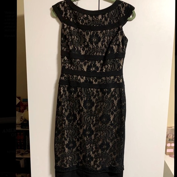 Adrianna Papell Dresses & Skirts - Adrianna Papell • Dress